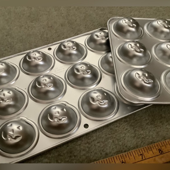 Halloween Jack-o-lantern/pumpkin cupcake, muffin, cookie, chocolate baking trays - Picture 2 of 3